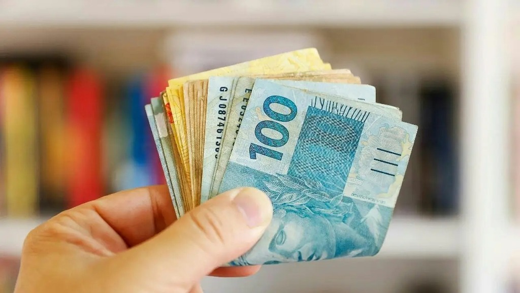 Caixa libera abono salarial para nascidos em novembro e dezembro