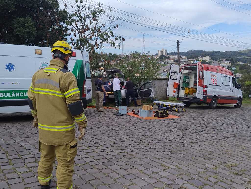 Idosa ficou gravemente ferida em acidente no bairro Francisco Doncatto nesta sexta-feira