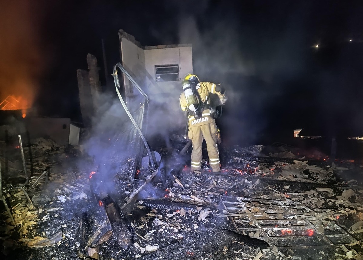 Incêndio destruiu residência na Mulada neste domingo