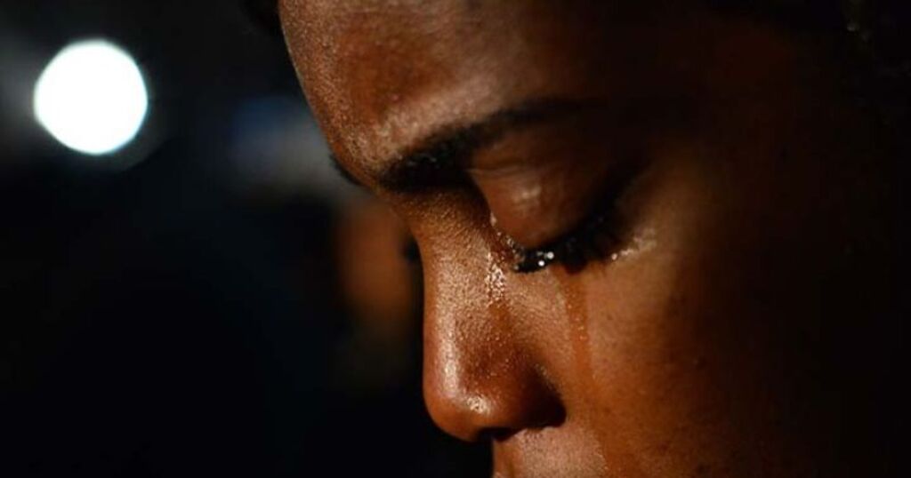 “Olha a macaca comendo banana”: mulher denuncia colega por racismo em local de trabalho em São Marcos