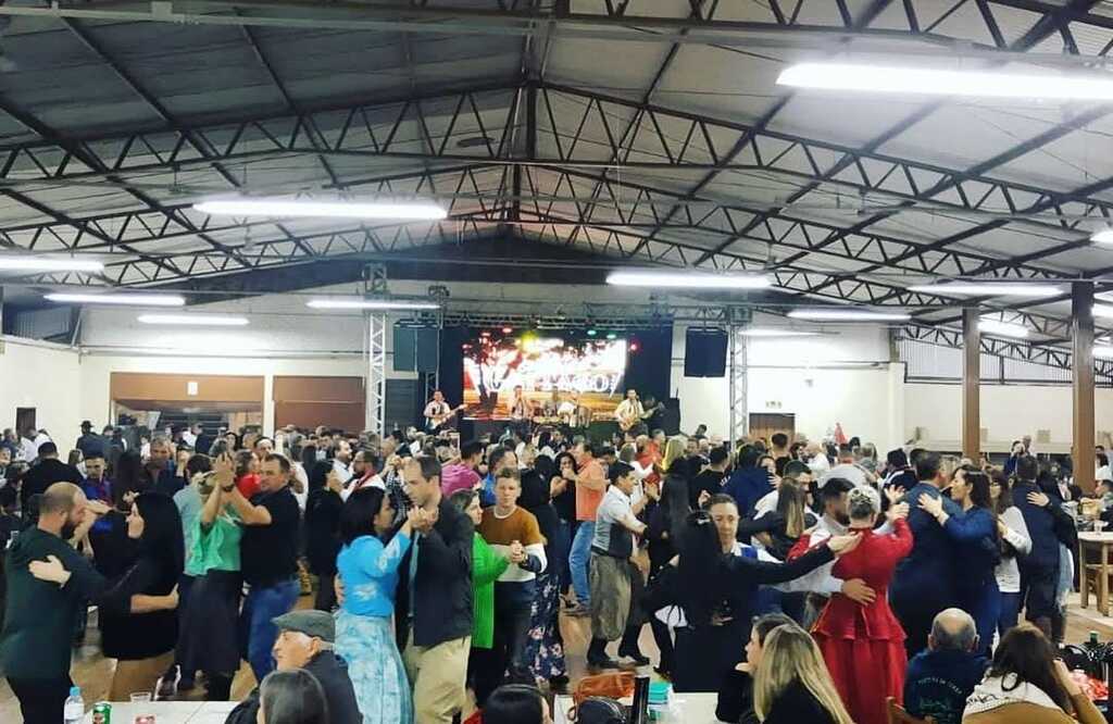 Piquete de Laçadores Chaleira Preta promove Jantar Dançante com Grupo Alma Campeira