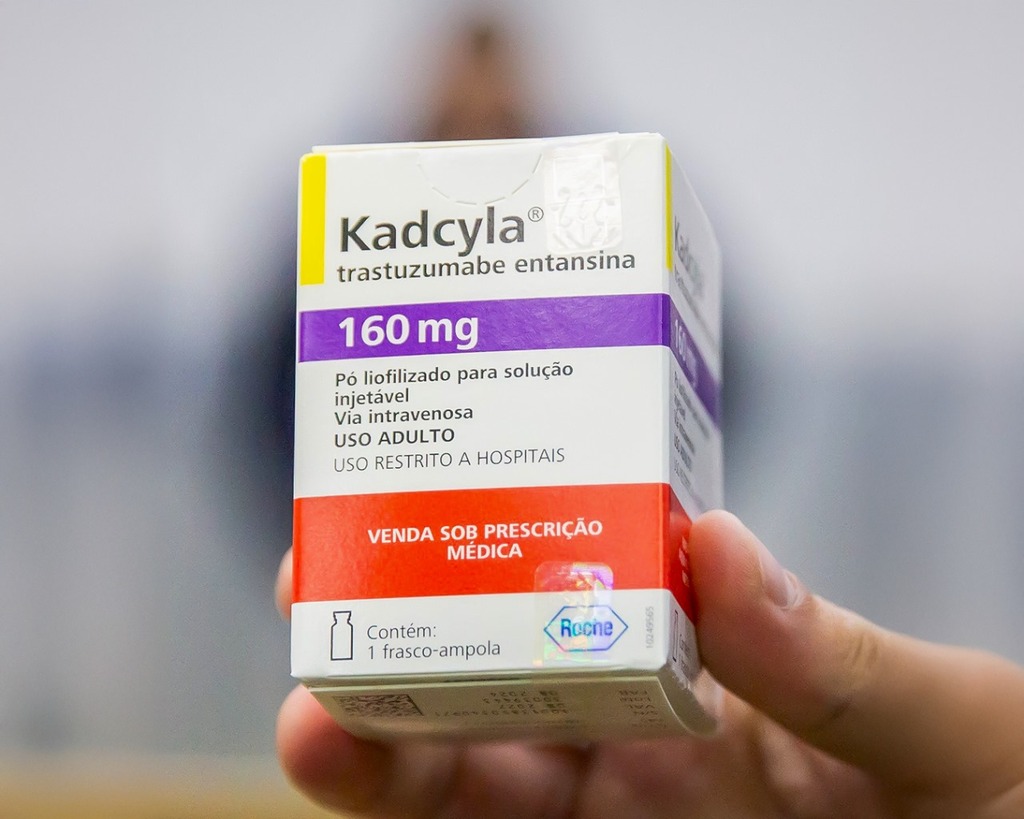 Rio Grande do Sul recebe mais de 400 unidades de medicamento inédito para tratamento do câncer de mama no SUS