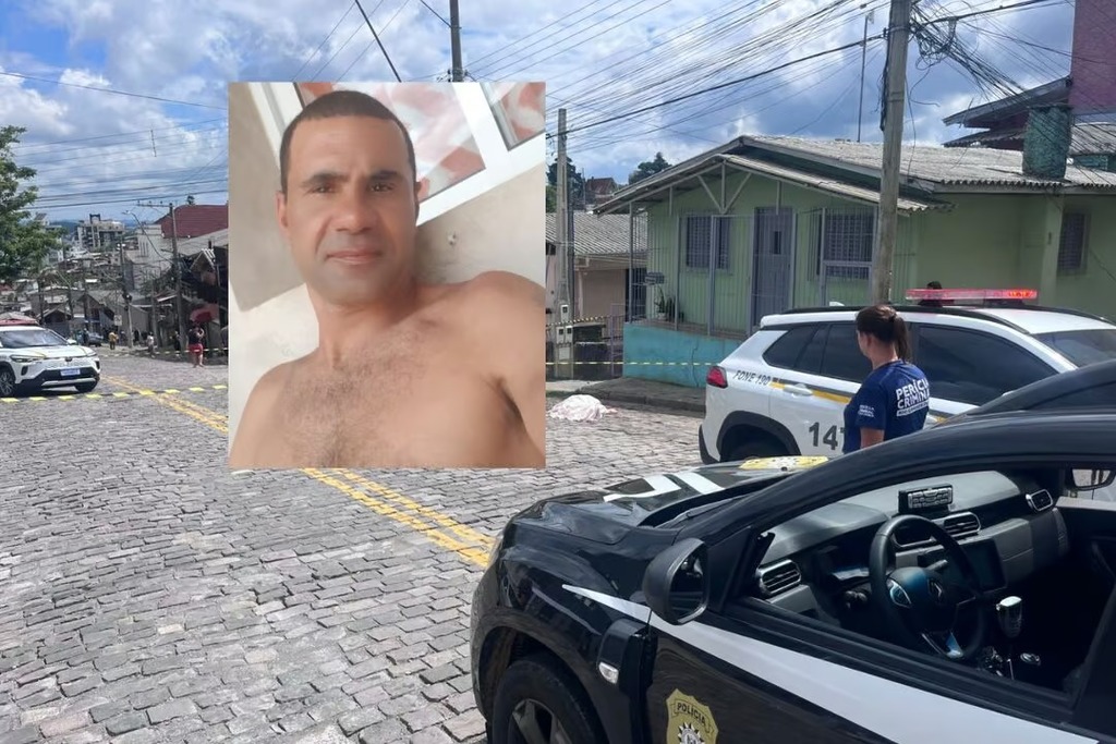 Local do crime no bairro Jardelino Ramos, em Caxias do Sul, onde homem foi morto a facadas; área isolada para o trabalho da perícia.