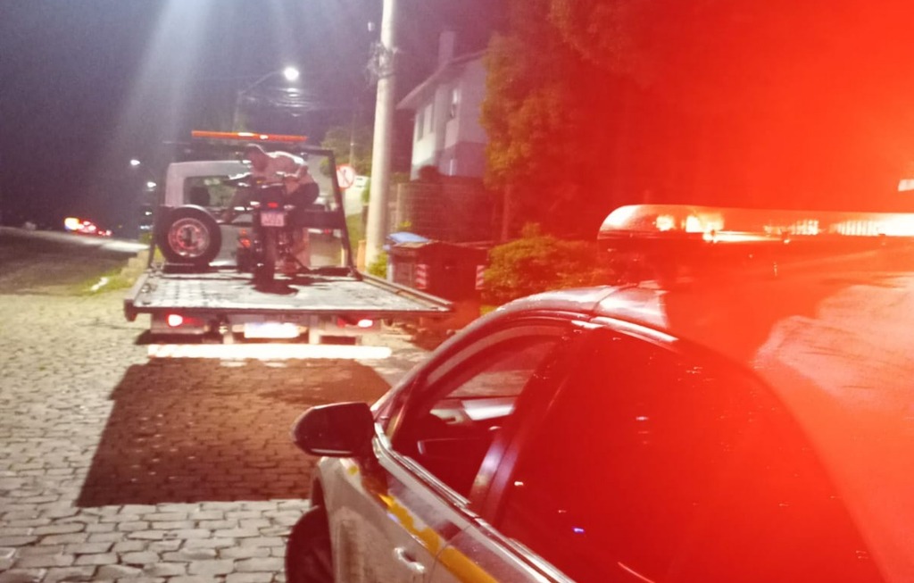 Brigada Militar de São Marcos recolheu moto de condutor não habilitado e aplicou mais de R$ 4 mil em multas