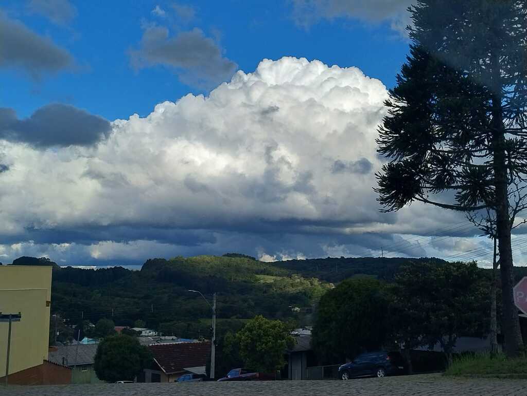Tempo volta a firmar nesta terça-feira, com frio e predomínio de sol