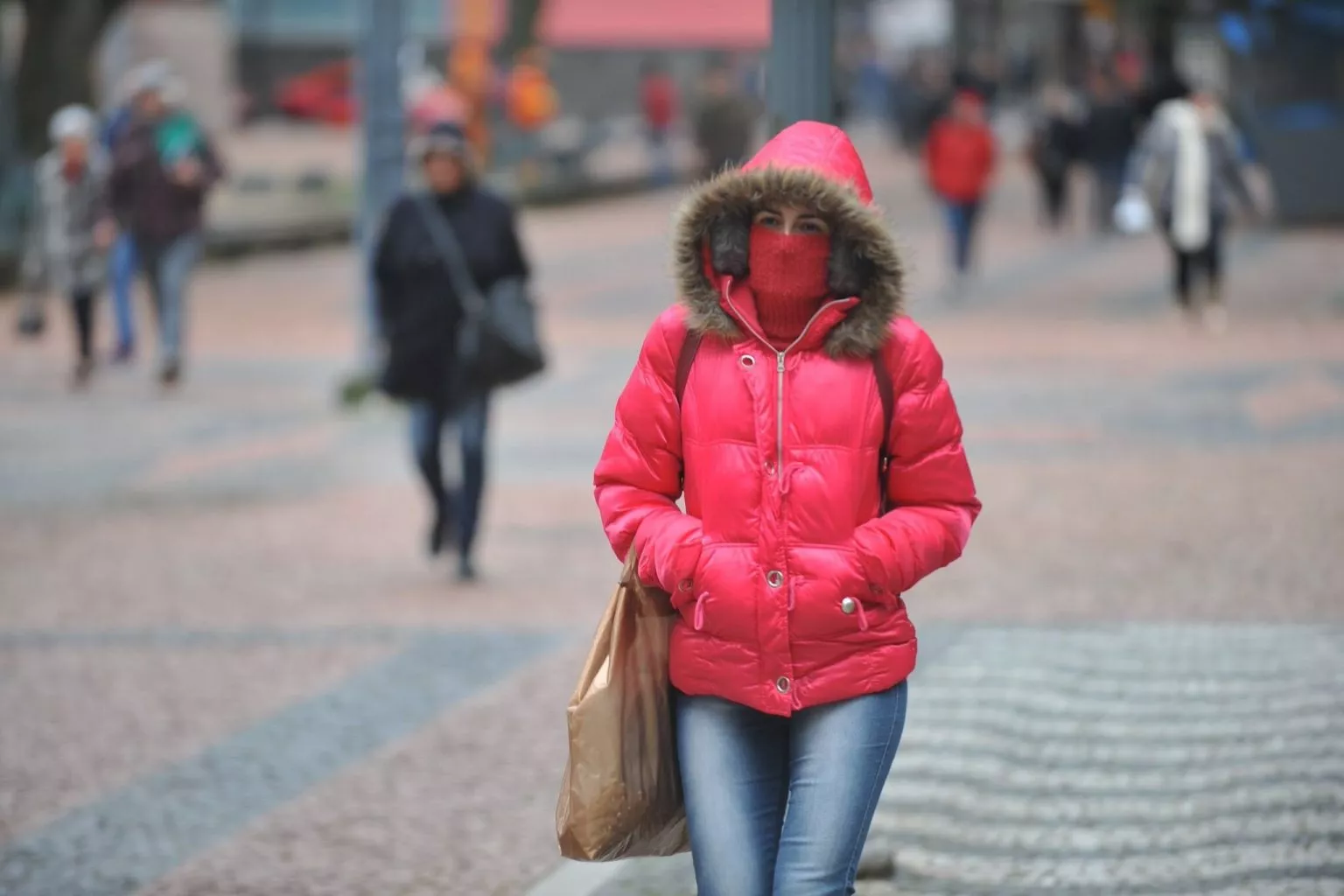 Ciclone impulsiona ar frio, temperatura cai ainda mais e não se descarta neve