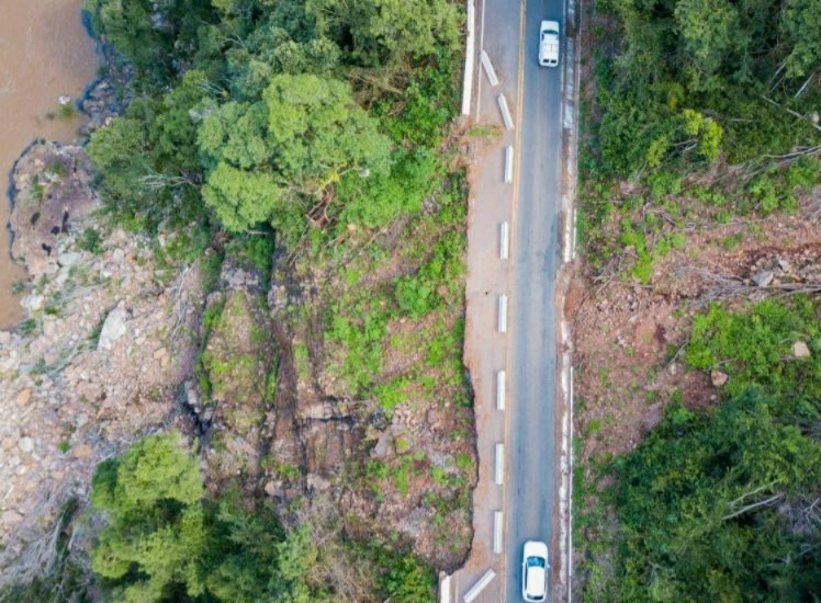 Mais de um ano após as chuvas, BR-116 em São Marcos ainda opera com restrições e espera por obras definitivas