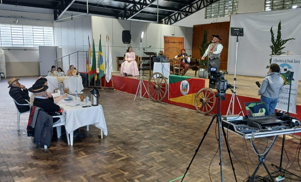 1º São Marcos em Verso abre Festejos Farroupilhas com causos e poesias que emocionaram