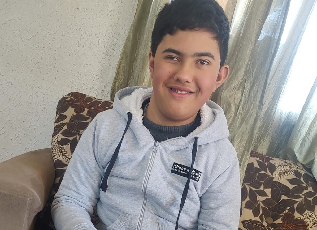 Família de São Marcos pede ajuda para garantir cirurgia que pode dar mobilidade a menino de 12 anos