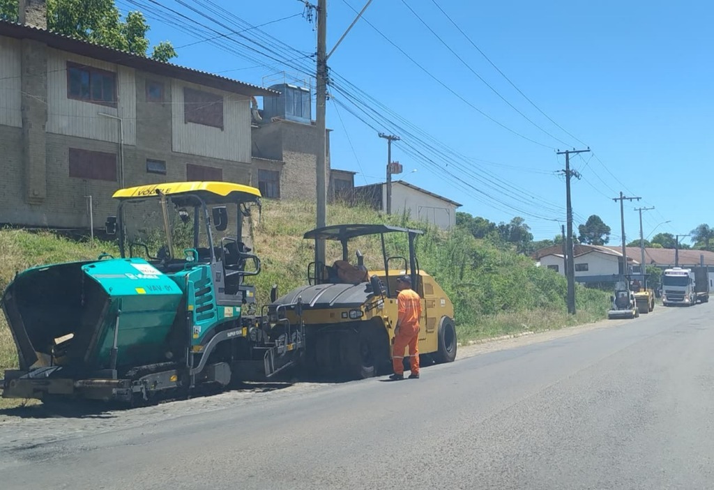 O asfalto que une a estrada, mas racha a cidade: a velha política na pista da Estrada Padre Pedro Rizzon
