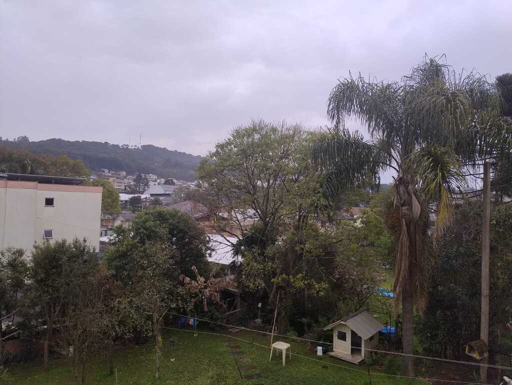 Frente fria derruba temperaturas e traz risco de novos temporais neste sábado