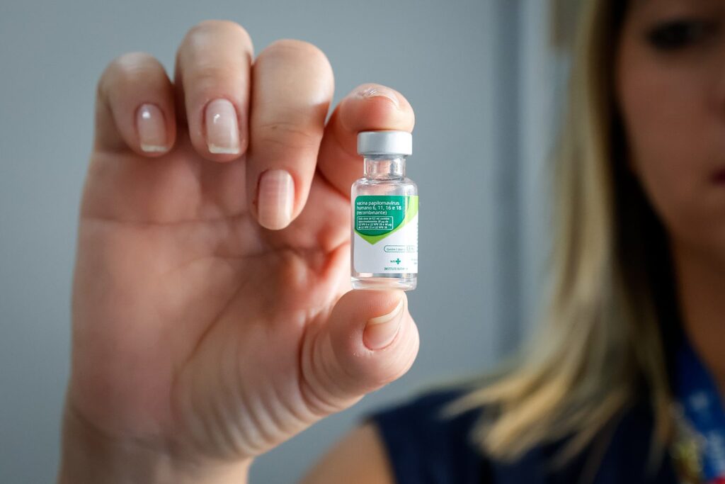 Governo amplia mobilização de vacina contra HPV em jovens até dezembro