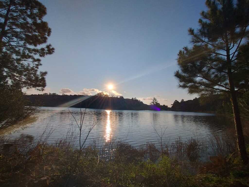 Segunda-feira terá calor e aberturas de sol, mas risco de chuva no Oeste e Centro